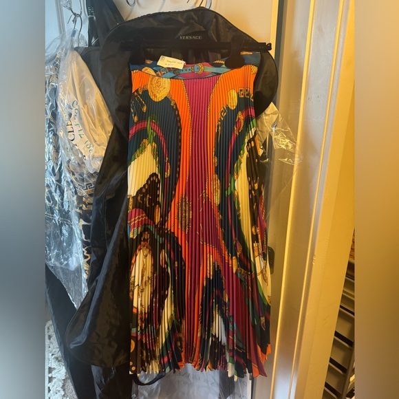 Versace pleated skirt - Sz 36 - Rodeo Spring/Summer Collection - gently used - Picture 9 of 14